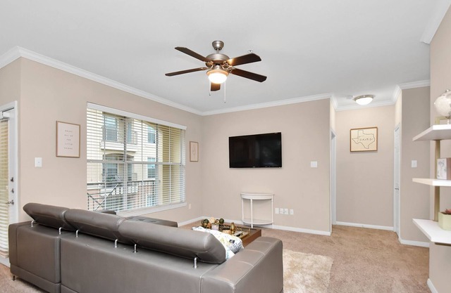 SWEET ! 2 BEDROOM ESCAPE NEAR HOUSTON’S GALLERIA!