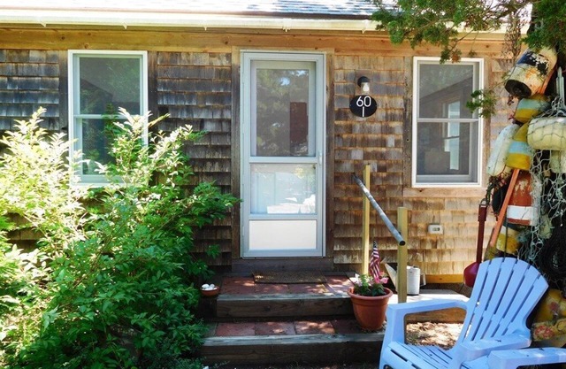 Sweet Cottage Condo, Great Location! (2080)