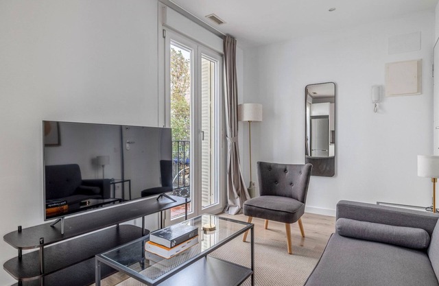 Sweet Cuatro Caminos 2BR, nr Corte Inglés & Stadium, by Blueground