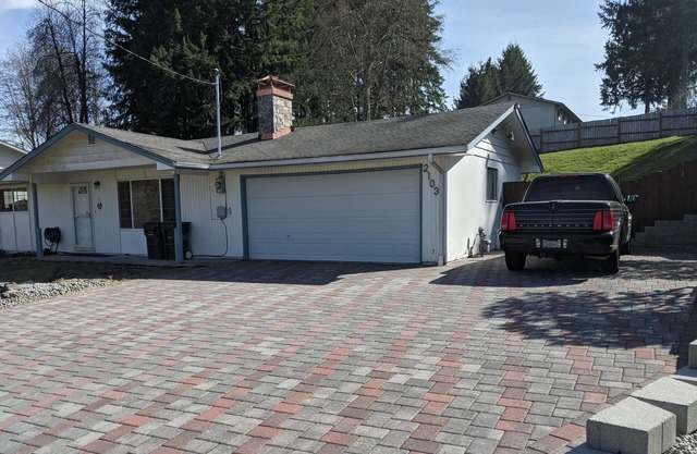 Sweet East Olympia Rambler with many amenities