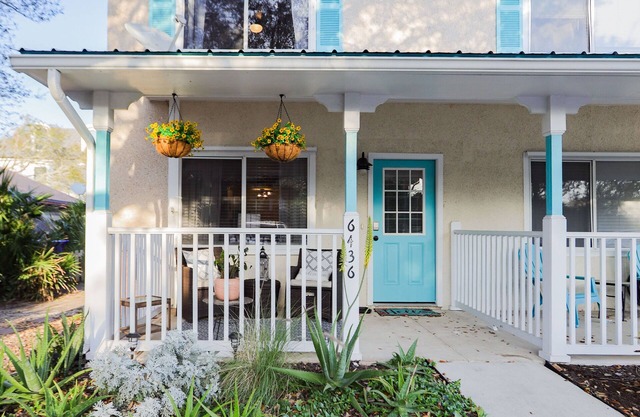 Sweet little retreat within a few minutes walk to the beach!