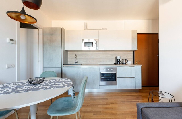 Sweet Milano Apartment - w/Balcony