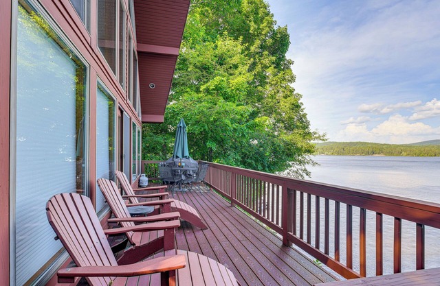 'Sweet Serenity' Schroon Lake Family Retreat!