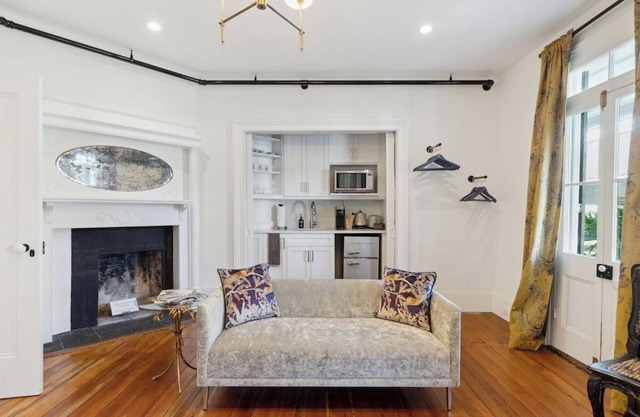 Sweetgrass House | 1BR in Downtown Charleston!