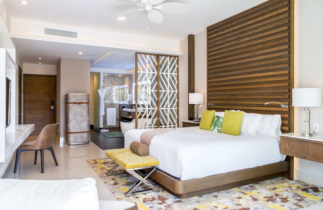 ✩ Swim-Up ✩ Coastal Suite ✩ 588 sqft ✩ Near Airport & Downtown Cancun ✩