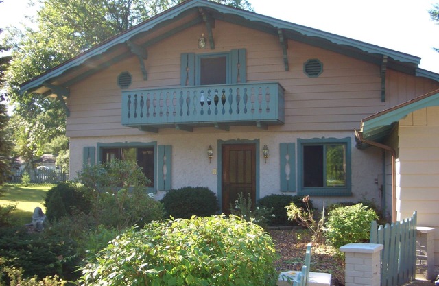 Swiss-Style Otsego Lake Chalet/Great for Family Reunions