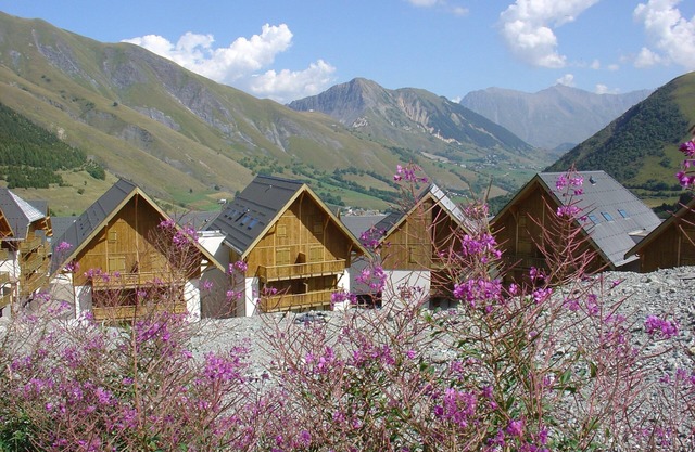 Sybelles Ski Area | Sleeps 4 | Slope-side Comfort