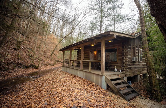 Sycamore Rustic Log Cabin: Compact Cabin w/the Essentials For Your Vacation