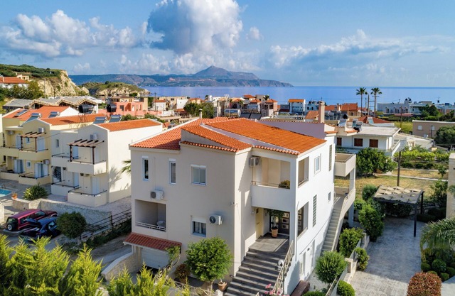 SYNNY AND COMFORTABLE STUDIO NEAR CRYSTAL WATER SANDY BEACH