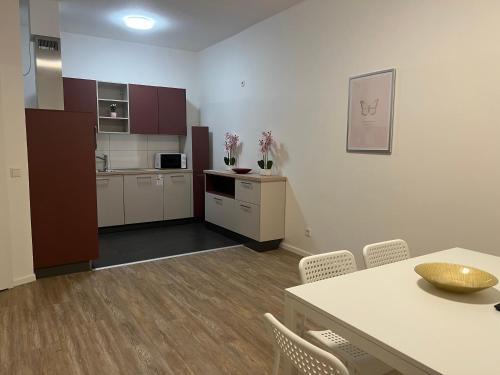 T&K Apartments- 2 Room Apartment - Heart of Solingen - Private parking