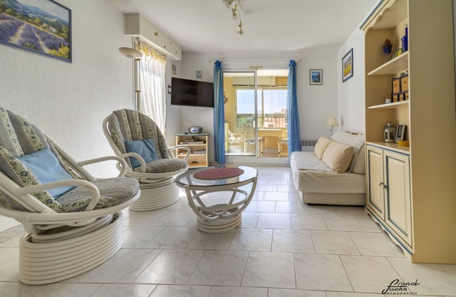 T2 in duplex with terrace, great commodities