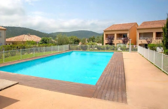 T2 in residence with swimming pool
