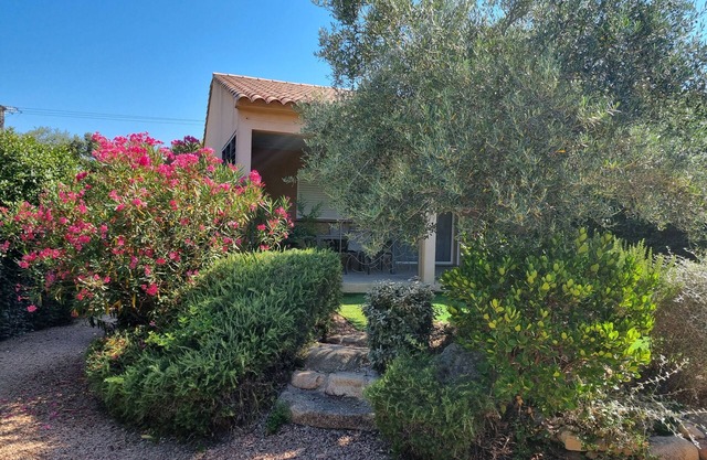 T3 55 M2 villa sleeps 4 terrace and garden near the beaches and amenities