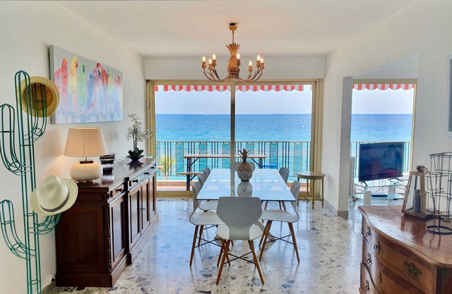 T4 seaside, 3rd floor, CLIM, 180 ° view, private pool, secure garage, Wifi.