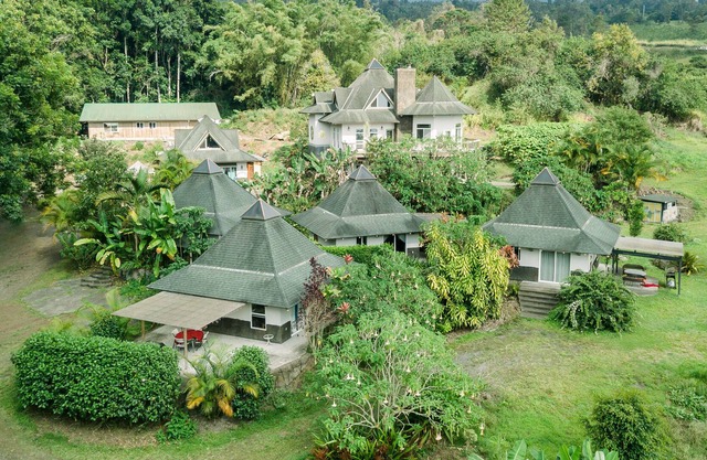 TA-038-749-9520-01 Orchid Isle Manor