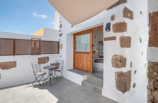 'Tabayesco' Holidays with Mountain Views, Shared Pool and Wi-Fi