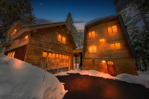 Tahoe City Retreat - For 8