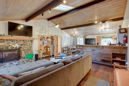 Tahoe Home 3 Mi to Heavenly Mountain Resort!
