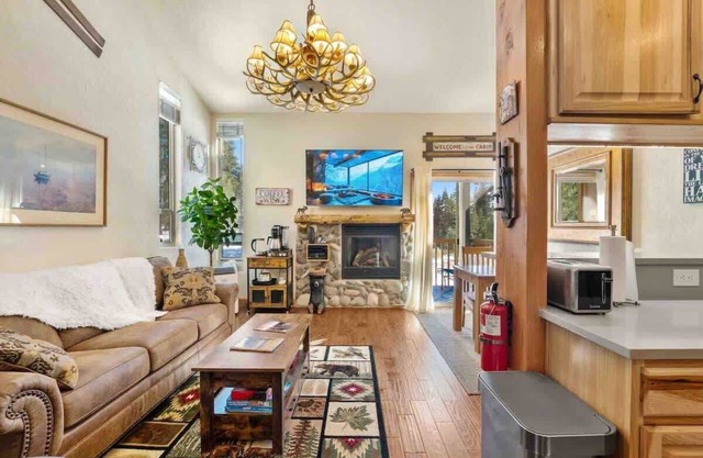 TahoeCozy with Pool, Hot Tub and Near Northstar
