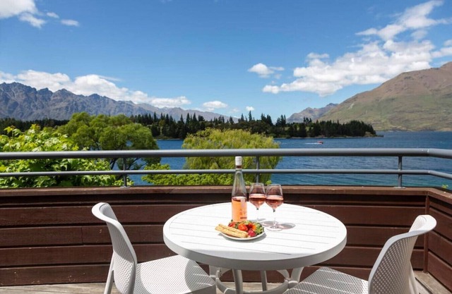 Tahuna Lakeside | 3 min walk to town | Waterfront