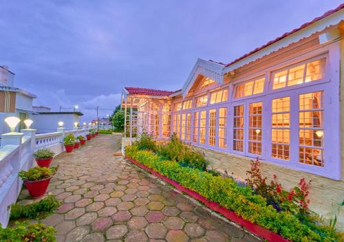 Taj Mahal Vintage Villa by VOYE HOMES