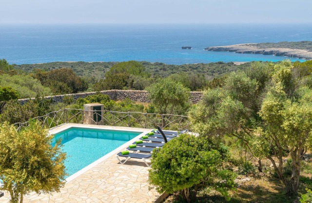 TALAIA D'ARTRUTX - Villa with private pool in a privileged enclave.