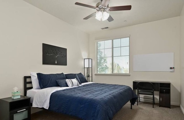 Talavera Apt: ★ King Bed ★ Fast WiFi ★ Balcony View ★ 55 Inch TV