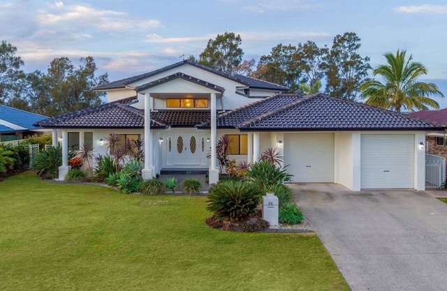 Taroona, large waterfront home Yamba