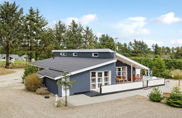 "Tascha" - 1.5km from the sea by Interhome