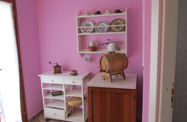 Taste of Provence! House with a garden.