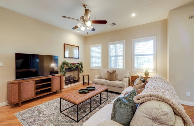 Tasteful Flagstaff Townhome w/2 Furnished Decks