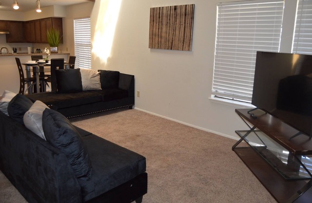 Tasteful living in quiet complex.