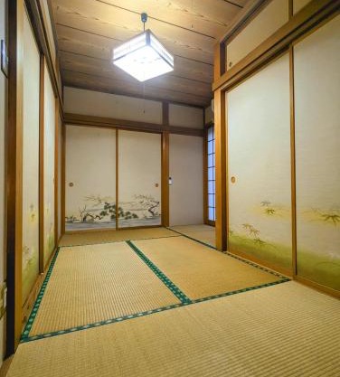 Tatami House 3minutes from Keisei Usui Station 30minutes from Narita Airport 58minutes from Asakusa 49 minutes from Oshiage 65minutes from Ginza