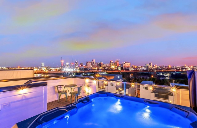 Taylor Swift Themed Rooftops Hot Tub Views