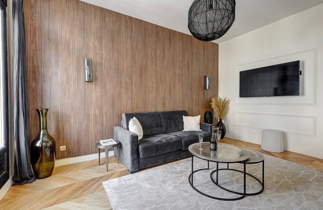 TBS 241- Prestigious apartment Champs-Élysées