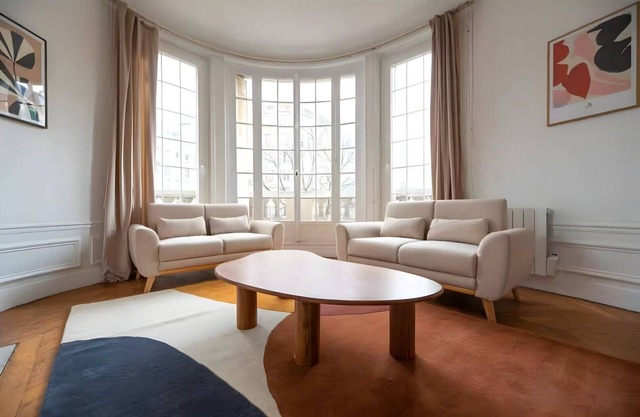 TBS 319 - Superb apartment with Eiffel Tower view