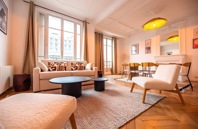 TBS 326 - Superb apartment near the Eiffel Tower
