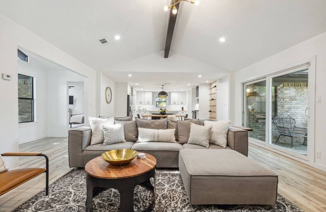 TCH - Spacious 4bd/2ba in Grapevine with Workspace