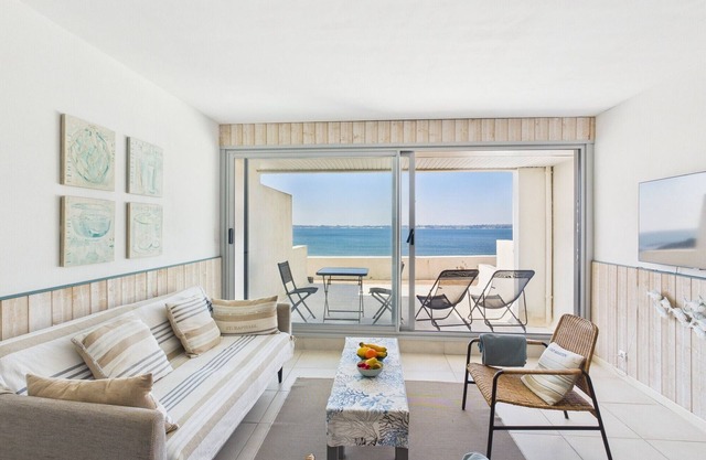 -TE MOANA-BEAU T2 BIS SURPLOMBANT LA MER + PARKING