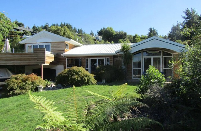 Te Urunga Place – Modern Comfort Near the Lake