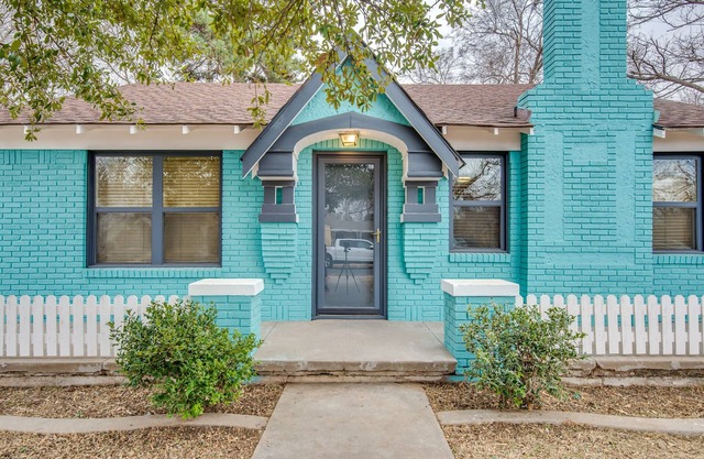 Tech Terrace Cottage-Just 3 Blocks from TTU!