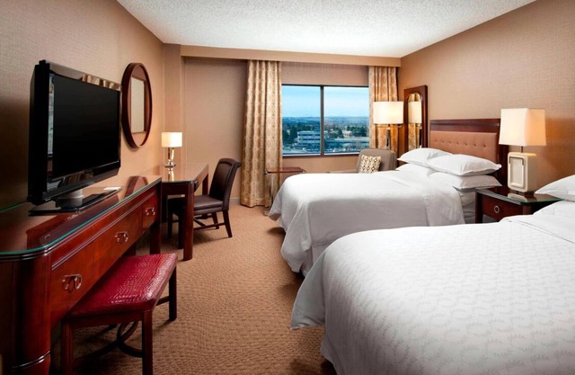 Techscape Haven: Short Drive to Elitch Gardens. FREE Parking, Swimming Pool!