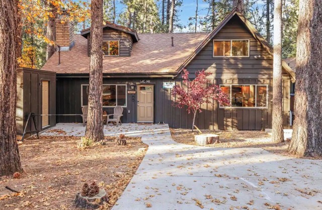 Teddy Bear Chalet: Hot Tub, Game Room, Firepit