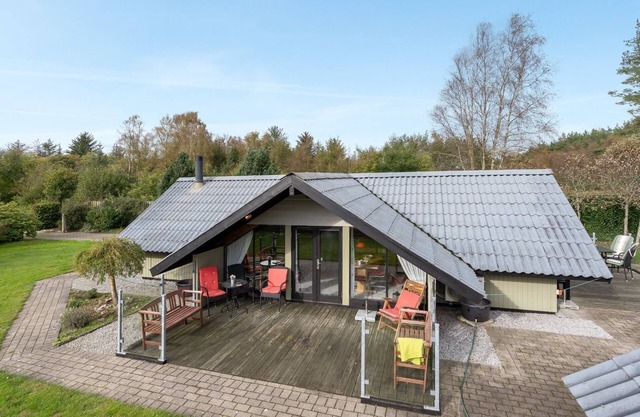 "Tenho" - 4.4km from the sea by Interhome