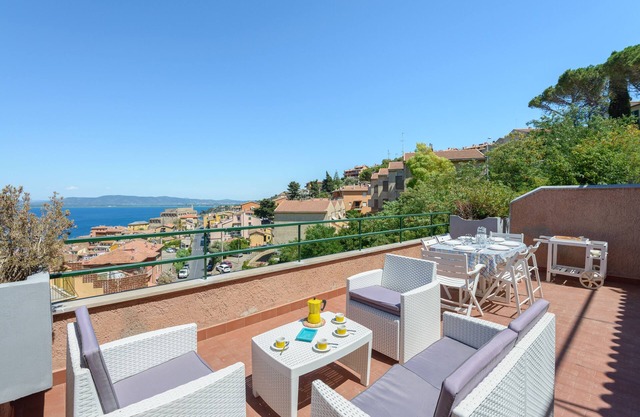 Terrace and Sea - By LinkHouses