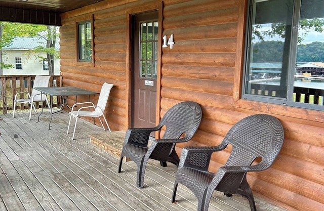 Terrific 3-bedroom CABIN on Wolf River