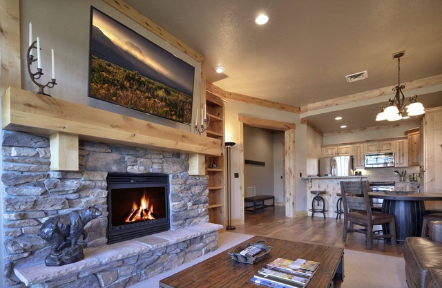Teton Springs Condo #308 in Victor w/A/C, W/D, WiFi, Balcony, Grill & Garage