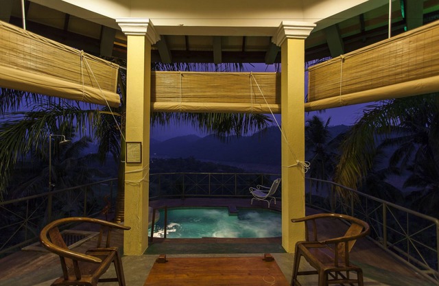 The Albatross, Kandy