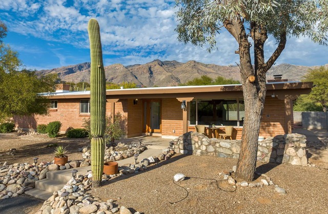 The Alisa - stunning MCM foothills family retreat!