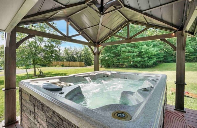 The Alpine House Retreat w/hot tub & play rooms